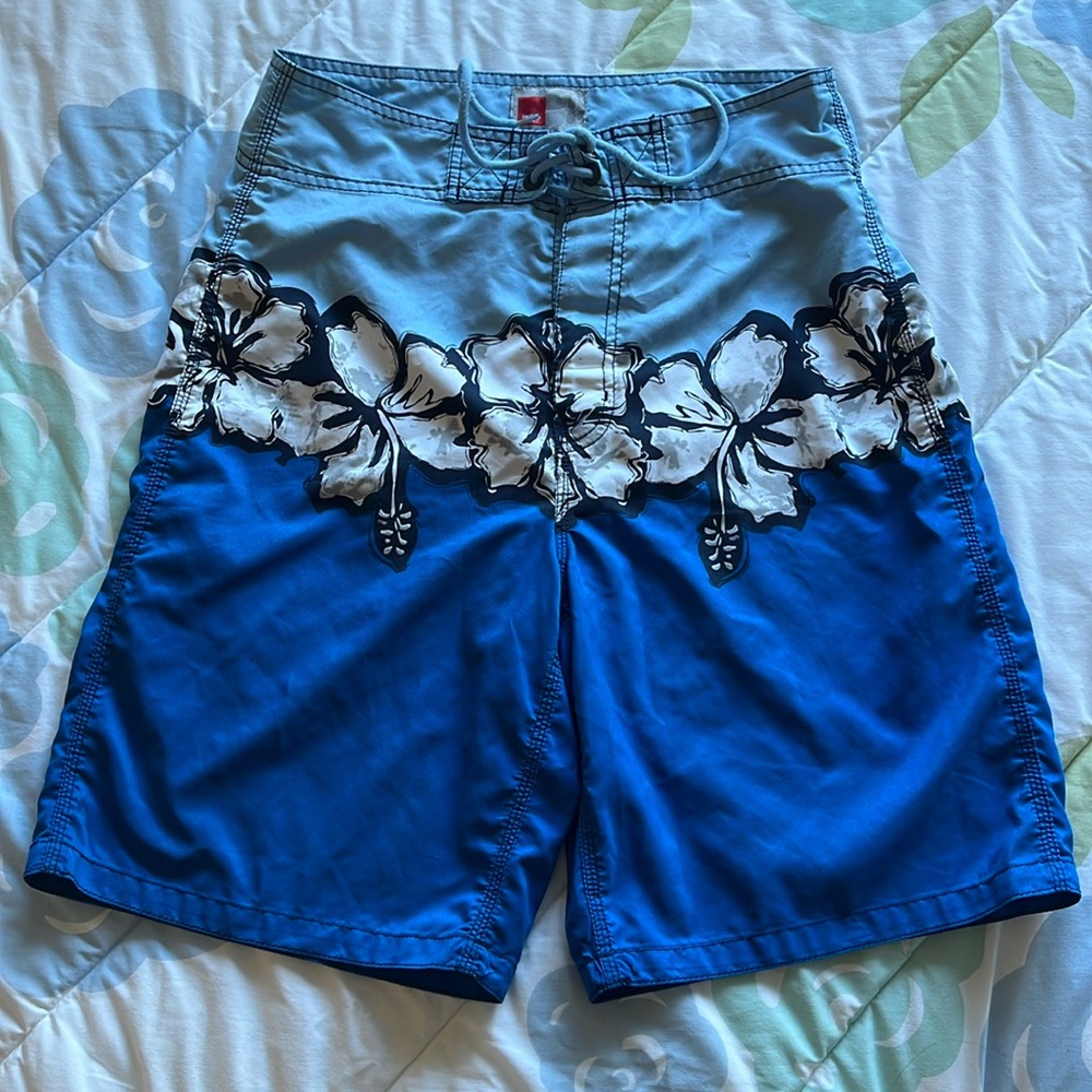 Mossimo Hibiscus Surf Shorts with Velcro pocket